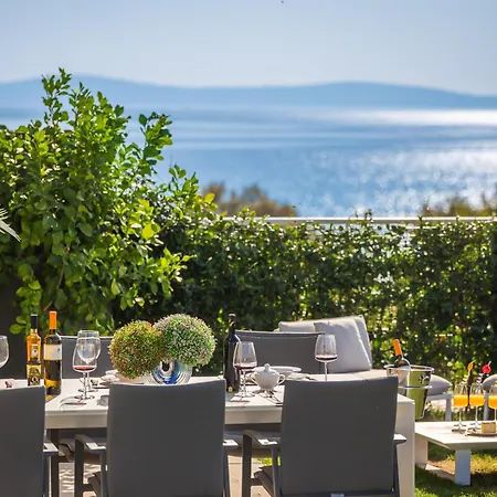 וילה Enjoyer - Seafront With Private Heated Pool And Terrace ספליט