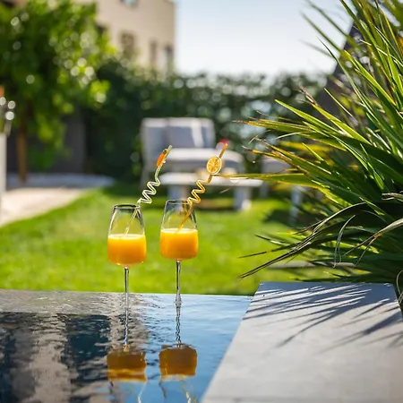 Βίλα Enjoyer - Seafront With Private Heated Pool And Terrace *