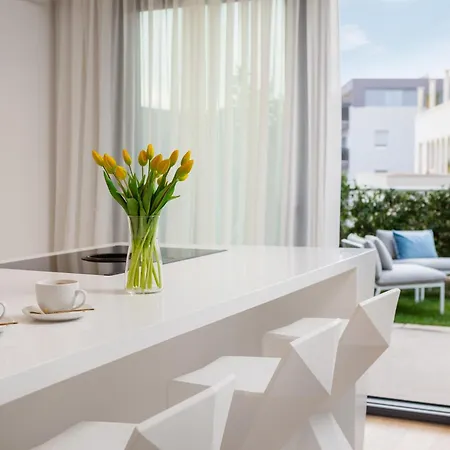 וילה Enjoyer - Seafront With Private Heated Pool And Terrace ספליט