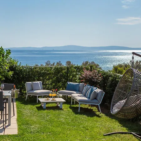 Βίλα Enjoyer - Seafront With Private Heated Pool And Terrace