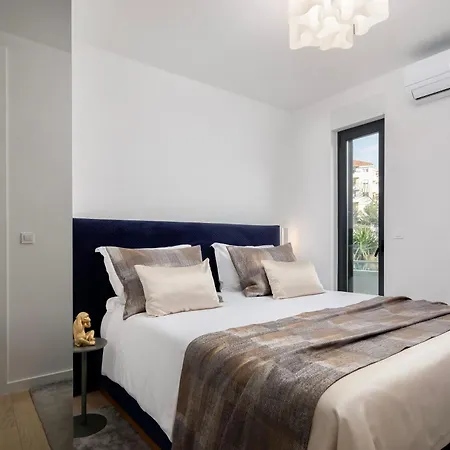 Enjoyer - Seafront With Private Heated Pool And Terrace 斯普利特