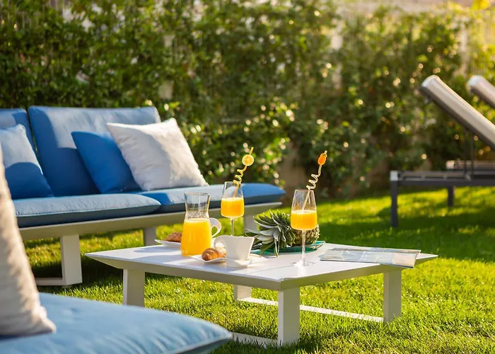 Enjoyer - Seafront With Private Heated Pool And Terrace * 斯普利特