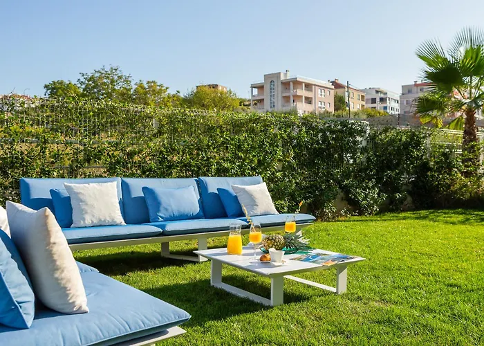 Enjoyer - Seafront With Private Heated Pool And Terrace 斯普利特