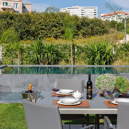 Βίλα Enjoyer - Seafront With Private Heated Pool And Terrace Σπλιτ