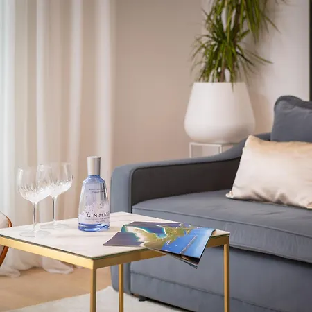 Βίλα Enjoyer - Seafront With Private Heated Pool And Terrace Σπλιτ