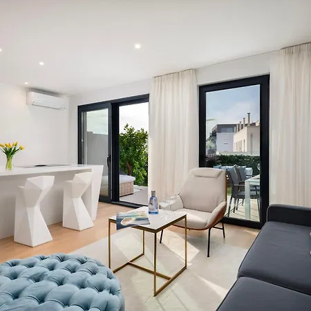 Βίλα Enjoyer - Seafront With Private Heated Pool And Terrace